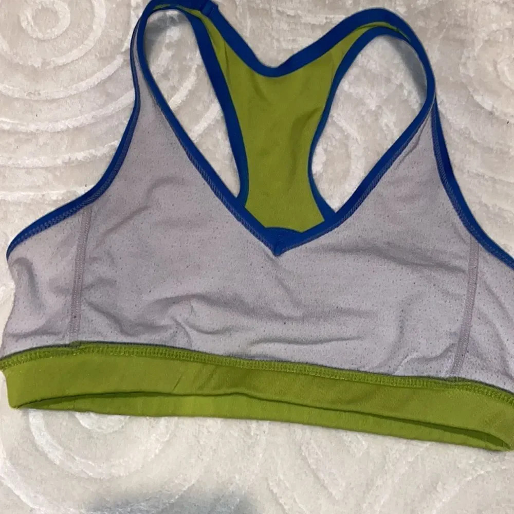 sports bra - Picture 4 of 6